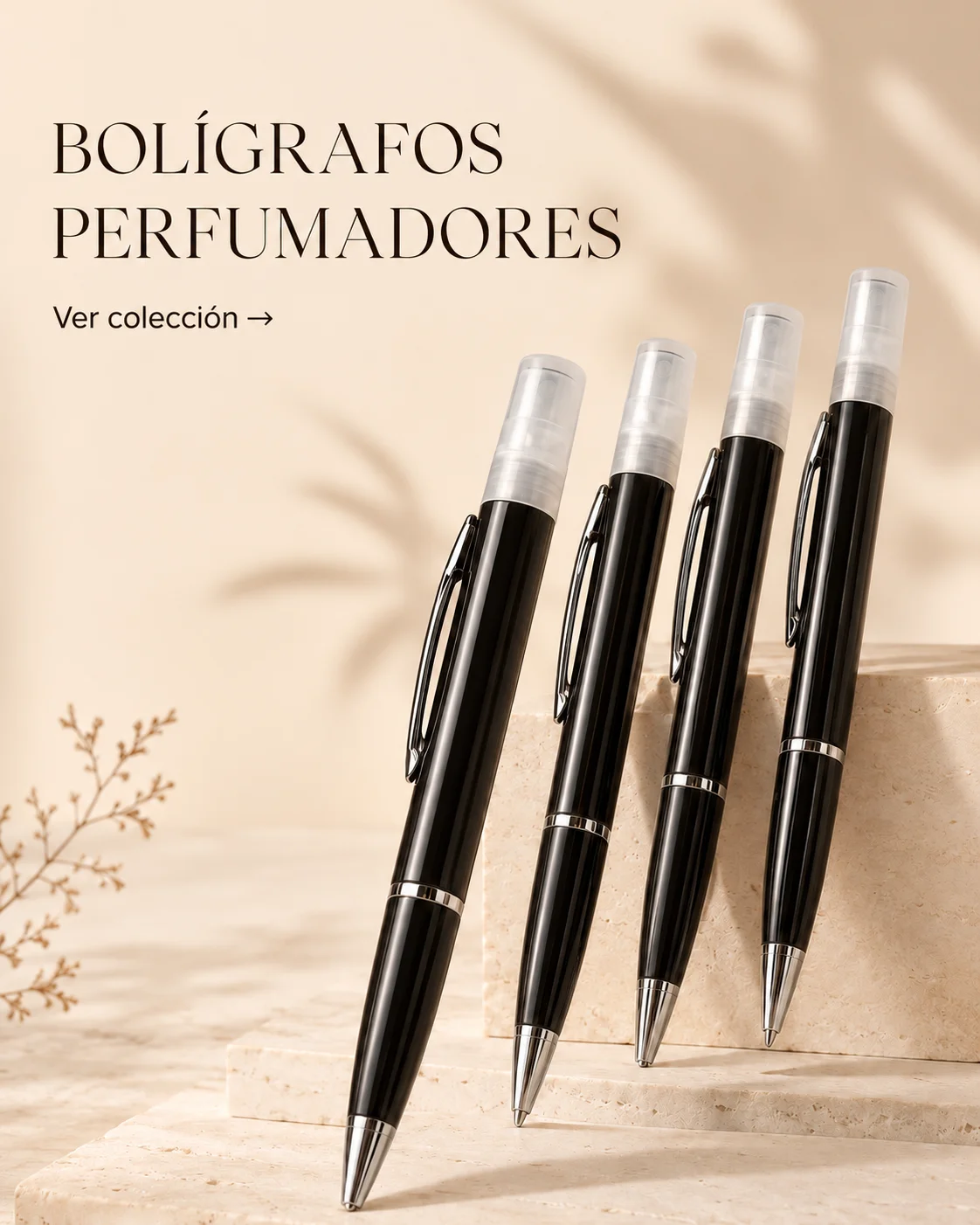 Bolígrafos perfumadores recargables Cabo Polonio sobre pedestal de piedra beige