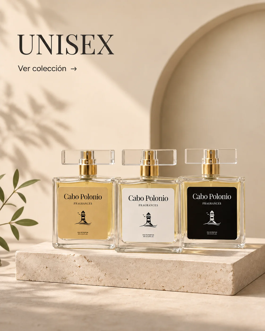 Perfumes unisex Cabo Polonio sobre pedestal de piedra beige